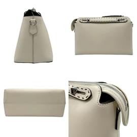 Fendi-Sac à épaule en cuir beige clair Fendi-Beige