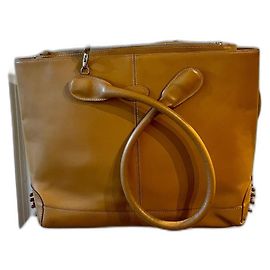 Tod's D-Bag em couro de bezerro com acabamento gommino Castanho claro Caramelo