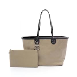 Chanel-Borsa tote On the Road di Chanel-Beige