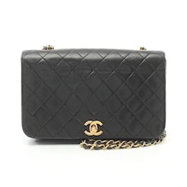 Chanel-Bolsa de ombro Chanel Matelassé com aba completa-Preto