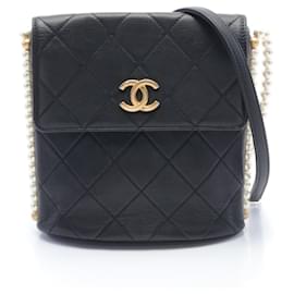 Chanel-Bolsa de ombro em pérola falsa Matelassé Chanel-Preto