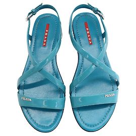 Prada Sport Slingback Sandalen aus blauer Lackleder in Hellblau Türkis