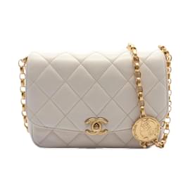 Chanel-Bolsa de Ombro Chanel Matelassé Motivo Moeda-Branco