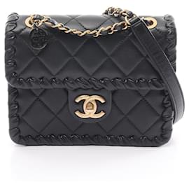 Chanel-Bolsa de Ombro Matelassé Chanel-Preto