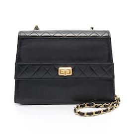 Chanel-Bolsa de Ombro Matelassé Chanel-Preto