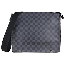 Louis Vuitton-District GM Messenger Bag-Black