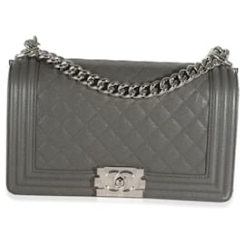 Chanel-Sac Boy moyen en caviar matelassé gris Chanel-Marron