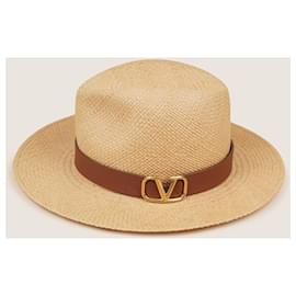 Valentino Garavani-Chapeau tissé Vlogo-Beige