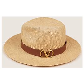 Valentino Garavani Cappello Woven Vlogo Beige