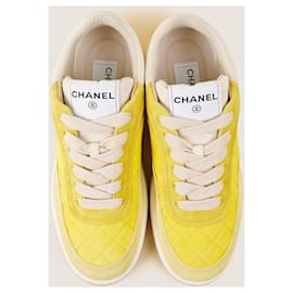 Chanel-Baskets Liw Top 38.5-Jaune