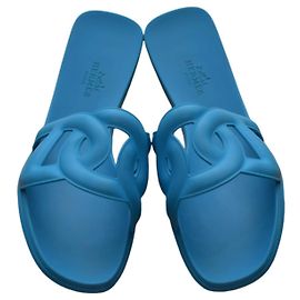 HERMÈS Light Blue Rubber Aloha Flat Slides Sandals 37 with cutout straps Light blue
