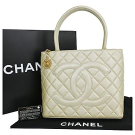 Sac Medaillon de Chanel Doré Métallisé