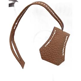 Hermès neue Clochette und Zugband aus goldfarbenem Togo-Leder, neu Kamel