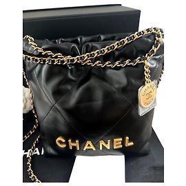 Sac à main Chanel Original Mini 22 en cuir noir Noir