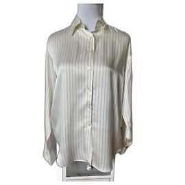 Chanel Tops Fora de branco