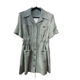 Robe Chanel en tweed pailleté vert Vert