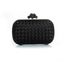 Bottega Veneta, Mini-Satin-Knot-Clutch in Schwarz Schwarz