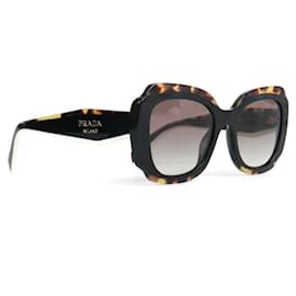 PRADA - Prada sunglasses in black plastic Black