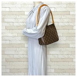 Louis Vuitton-Louis Vuitton Looping MM Monogram Shoulder Bag-Brown