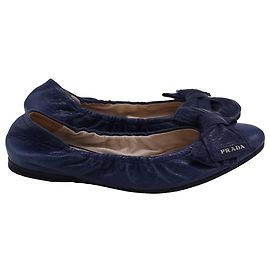 Sapatilhas de balé em couro azul marinho com detalhe de laço Prada Azul