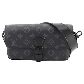 Sac à épaule portefeuille portable Montsouris Monogram Eclipse Louis Vuitton Noir