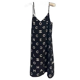Chanel 1997 97P Alphabet Schwarzes Seidenkleid Größe 40 Schwarz