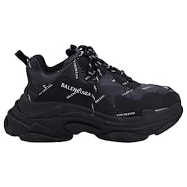 Balenciaga-Balenciaga Triple S All Over Logo Sneakers in Black Leather-Black