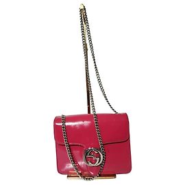 Gucci Bolsa de ombro em couro de bezerro patente com G entrelaçado em rosa petúnia Rosa