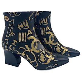 Chanel-Chanel 19A Paris-Égypte Défilé Bottines Cheville en Cuir Noir et Métallique Or Graffiti EU 36.5-Noir,Doré