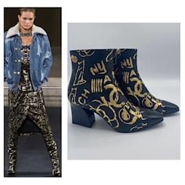 Chanel-Chanel 19A Paris-Égypte Défilé Bottines Cheville en Cuir Noir et Métallique Or Graffiti EU 36.5-Noir,Doré