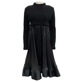 Vestido de malha preta Sacai com saia plissada Preto