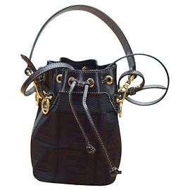 Borsa a secchiello Fendi Mon Tresor FF Zucca nera mini borsa a tracolla Nero