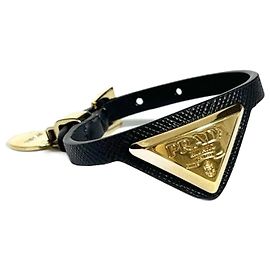 Bracciale charm triangolo Saffiano per donne Prada Nero