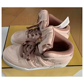 Fendi-Sneakers-Pink