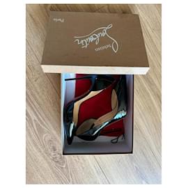 Christian Louboutin-Escarpins en cuir verni Iriza-Noir