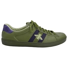 Gucci-Gucci Ace Bee Embroidered Sneakers in Red Leather-Red