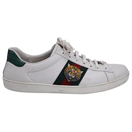 Gucci-Gucci Ace Tiger Embroidered Sneakers in White Leather-White