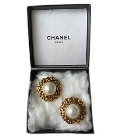 Orecchini Chanel a clip dorati e perle D'oro