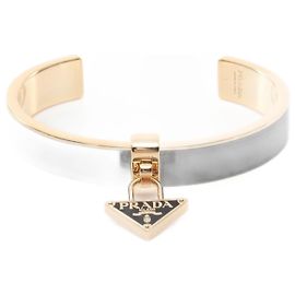 Pulseira Triângulo Prada em Preto e Ouro Preto Dourado