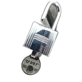 Cadeado Hermès em aço prateado com uma chave Hardware prateado