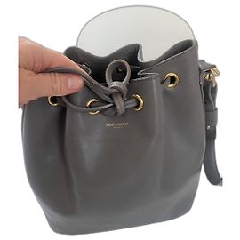 Modèle Yves Saint Laurent bourse Gris anthracite