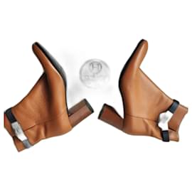 Hermès-I am selling these beautiful leather ankle boots, in very good condition, worn only once.-Camel