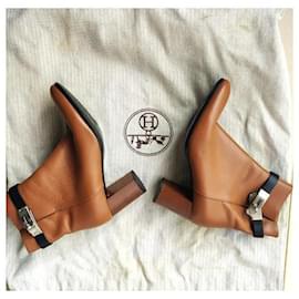 Hermès-I am selling these beautiful leather ankle boots, in very good condition, worn only once.-Camel