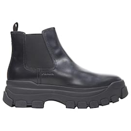 PRADA 2019 Pull Up black leather boot   Black