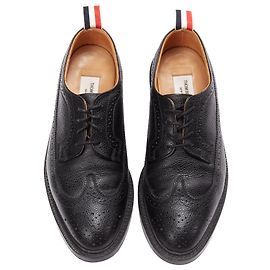 Scarpe Oxford Brogue perforate in pelle granulata nera Thom Browne EU42.5 Nero