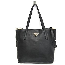Bolsa de ombro de couro feminina com logo triangular Prada Preto