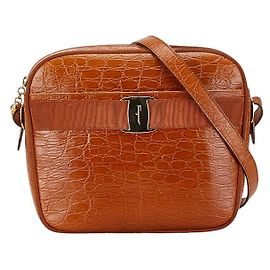 Bolsa de ombro em couro com estampado de crocodilo Salvatore Ferragamo Vara Marrom