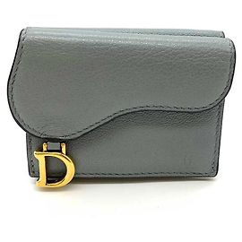 Carteira compacta de couro Saddle da Dior Cinza