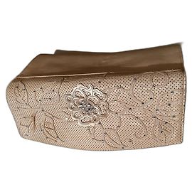 Clutch Loriblu em couro creme Cru