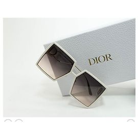 Christian Dior Montaigne Aus weiß
